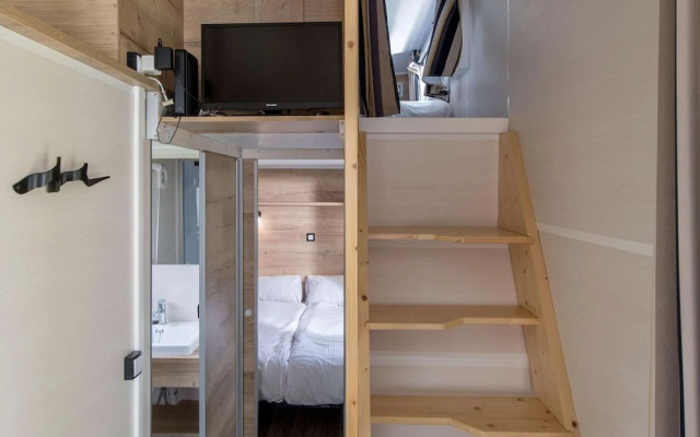 Fully Furnished Tiny House near Beach