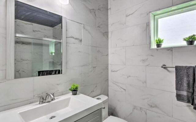 Rustic 4-Story Rooftop Spectacular Downtown View