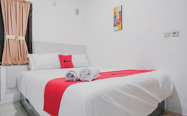 RedDoorz near Jalan Soeprapto Bengkulu