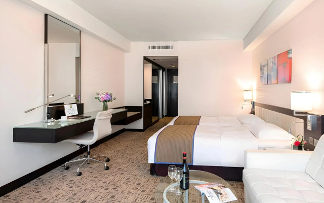 Regal Riverside Hotel