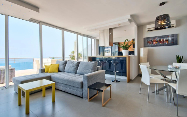 Magnificent Seafront 2-bedroom Sliema penthouse