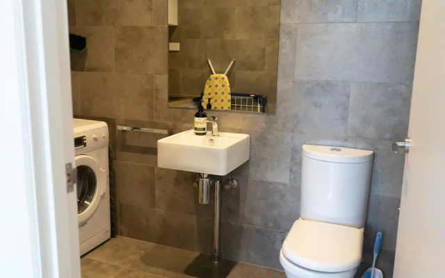 Stylish Modern 3 Bedroom Home in Heart of Melbourne CBD