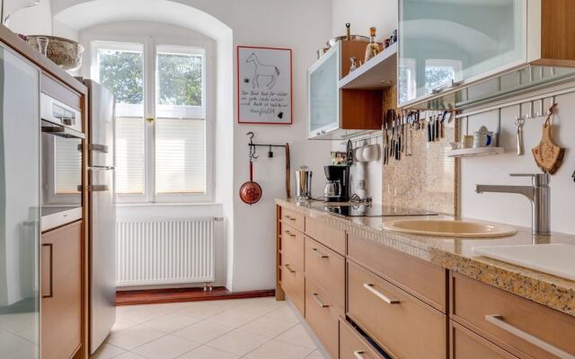 Lavish Castle in Riedenburg with Garden near Lake