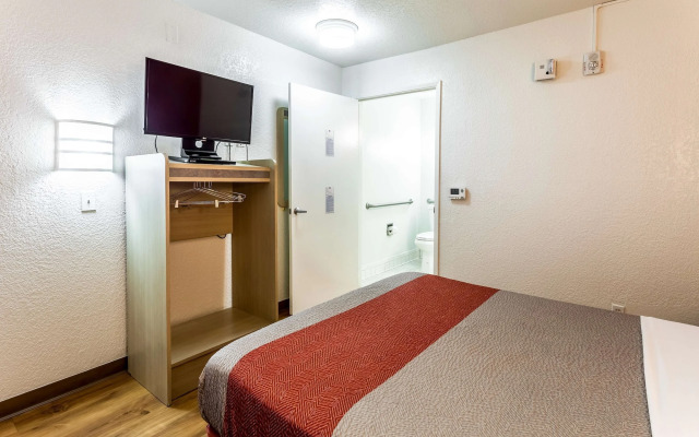 Motel 6 Sacramento, CA - Downtown