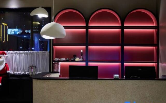 Too Hen not too late designer hotel