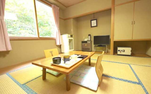 Shiga Swiss Inn – Guest Rooms – Yamanouchi