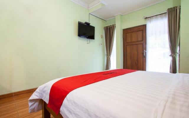 RedDoorz near Juanda International Airport