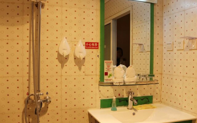 Kunming Lang Mei Youth Hotel