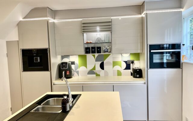 Stylish Central House Next To Warwick Castle