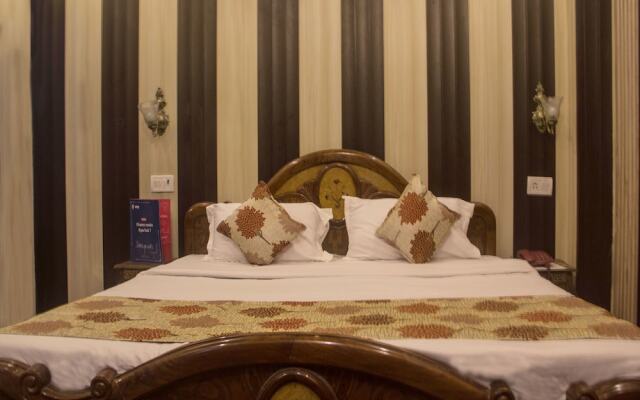 Hotel Golden Woods