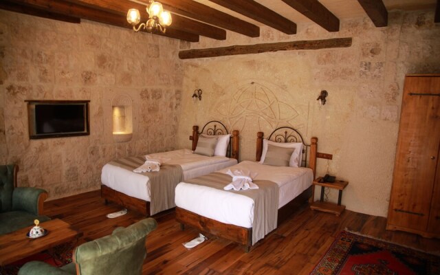 Sarnich Cave Suites