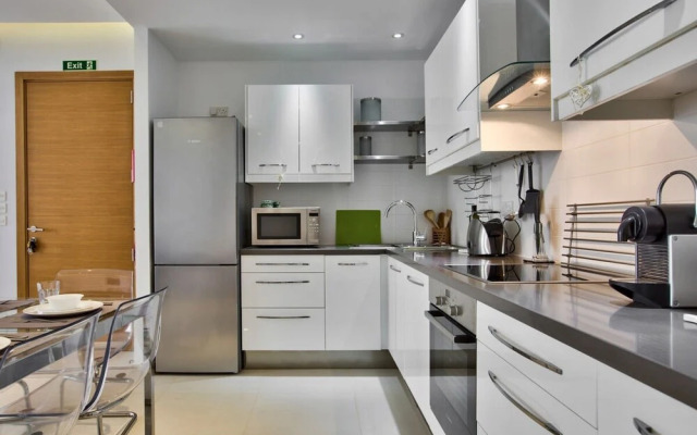 Stunning Sliema 2 Bed Apt Meters Away From Beach