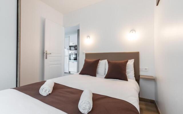 Sleep in Antibes City Port