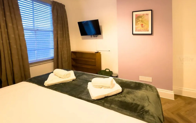 Modern Margate Maisonette Close to Beach by Adliv