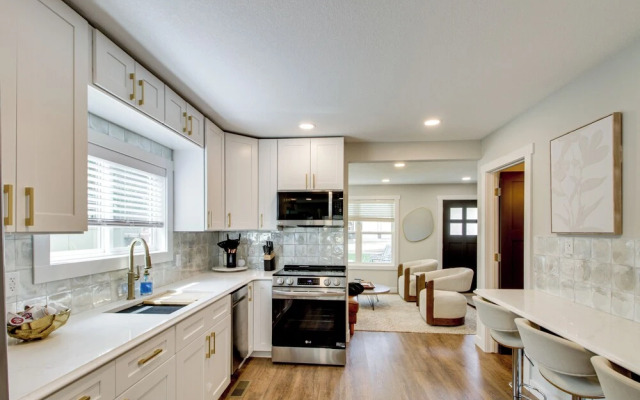 Stylish 'crosby Cottage' - 1 Mi to Serpent Lake!