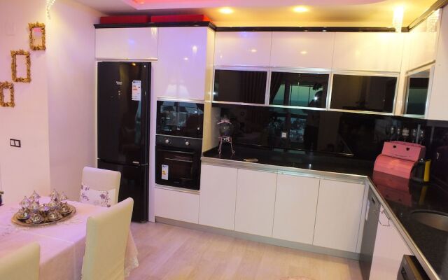 GoldenPark King Suites with Balcony & Sea view