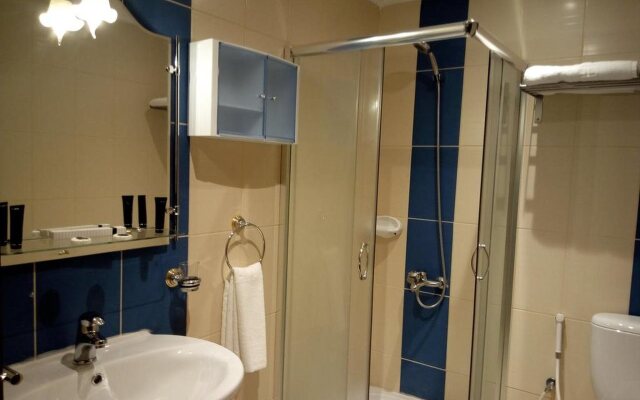 Shayah Suites