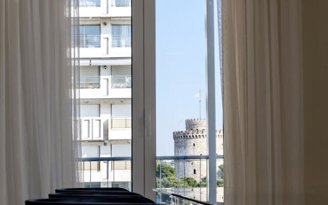 Primavera' Seafront apt with tower view