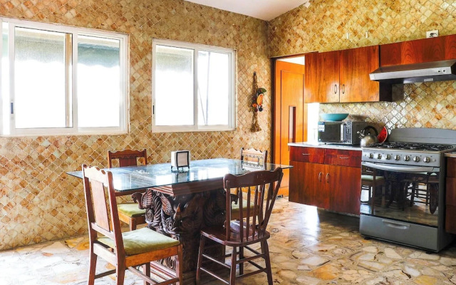 Spacious Cuernavaca House Pool Grill