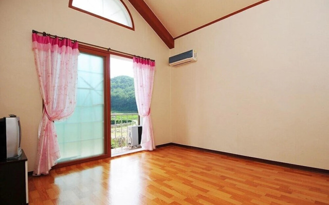 Songnisan Mountain White