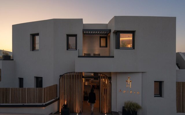 Apikia Santorini Suites - Adults Only