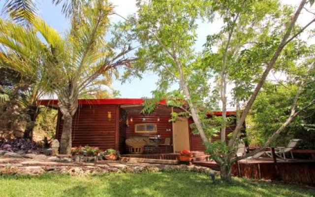 Under the Walnut Tree Shade Lodge