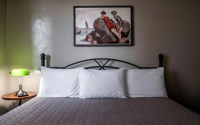 Gardner Hotel & Hostel