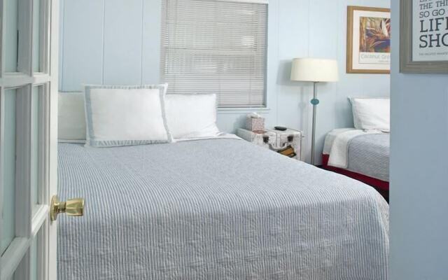 Salty Bungalow Tortuga