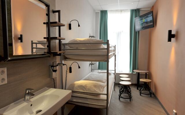 Tourist Inn Budget Hotel - Hostel