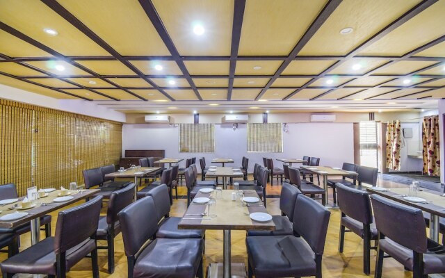 Hotel Golden Swan by FabHotels