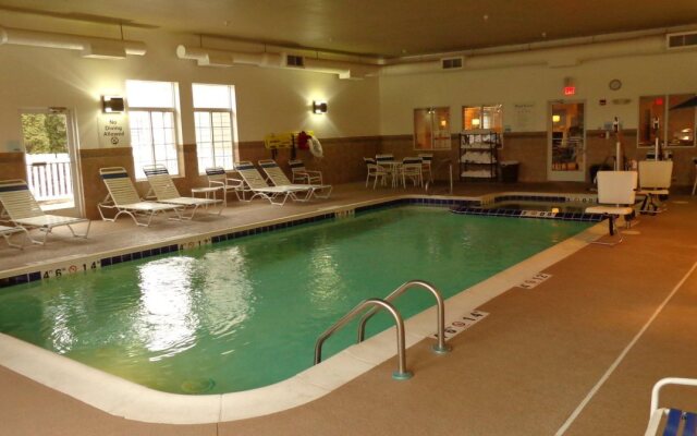 Holiday Inn Express & Suites New Buffalo by IHG