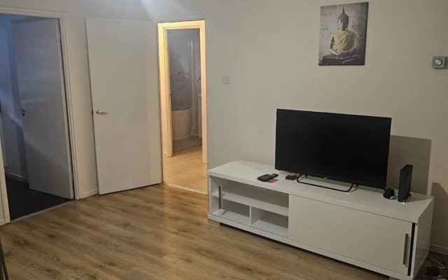 Cozy London Apartment Near River Thames