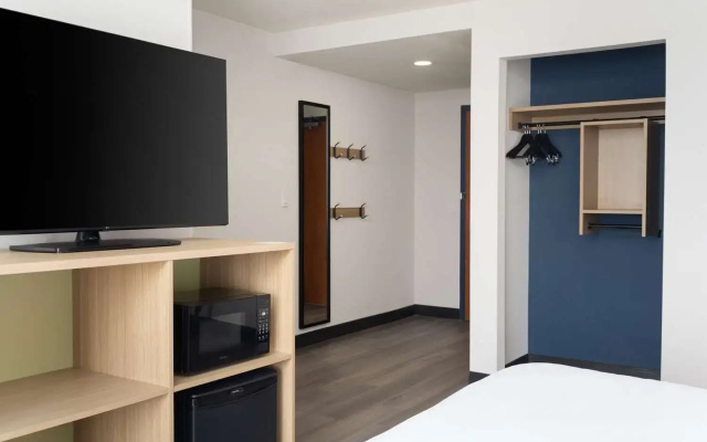 Spark by Hilton Guelph