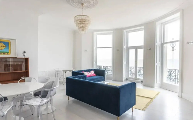 Bright And Elegant 3 Bedroom Seafront Apartment