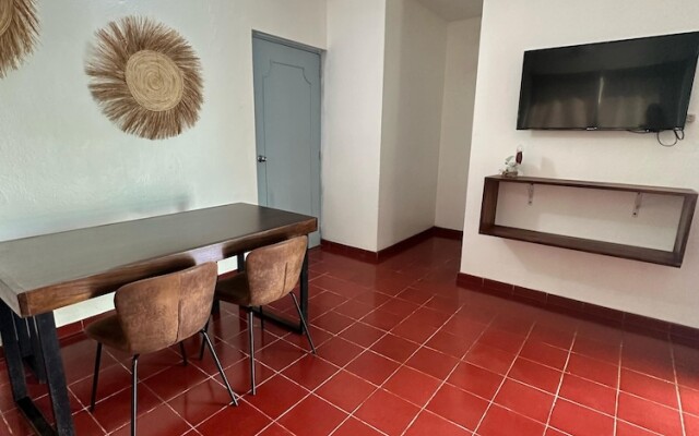 Creta Hotel & Suites