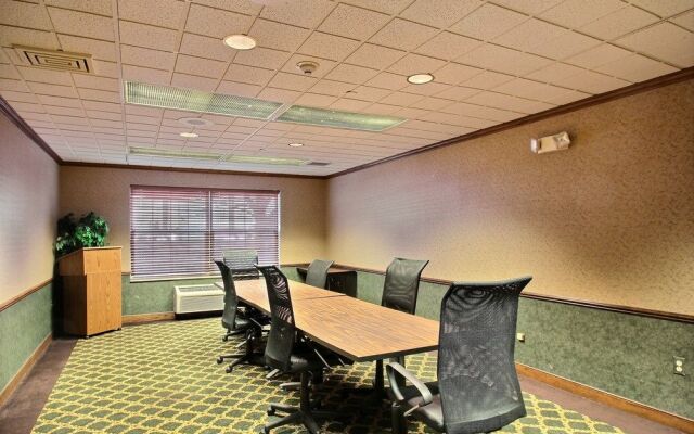 Holiday Inn Express Hotel & Suites Oshkosh Stateroute 41
