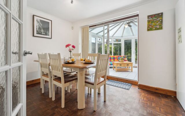 Spacious Home - Sleeps 10 - Free Parking - Pets