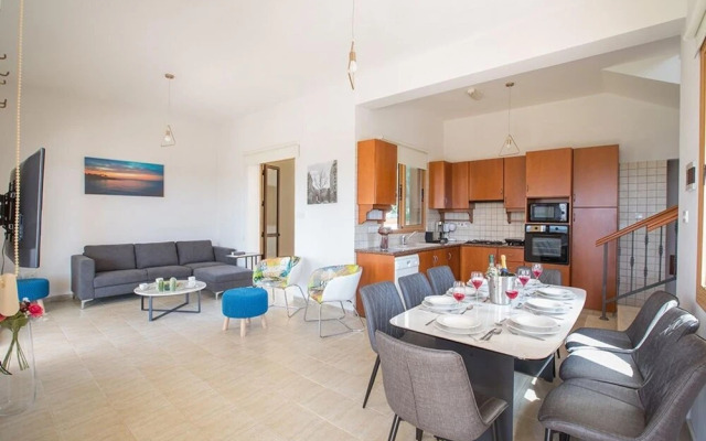 Villa Luna AQ Kr01 Prkr01