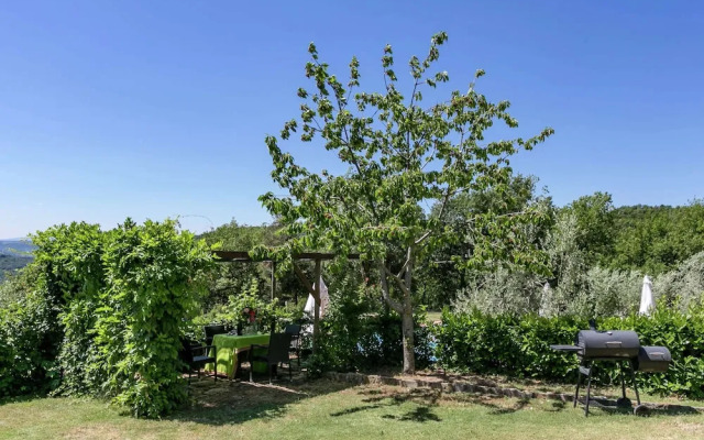 Spacious Farmhouse in Ficulle with Swimming Pool