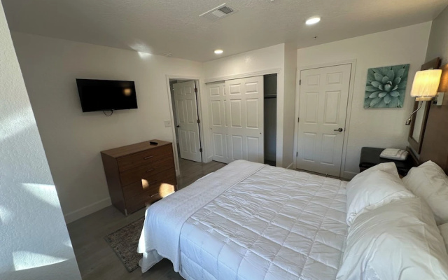 B&J Hotels