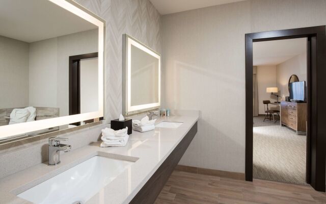 Pomeroy Inn & Suites Prince George