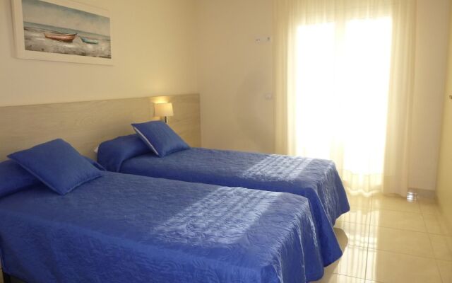 Quaint Apartment in Roses near Nova Sand Beach