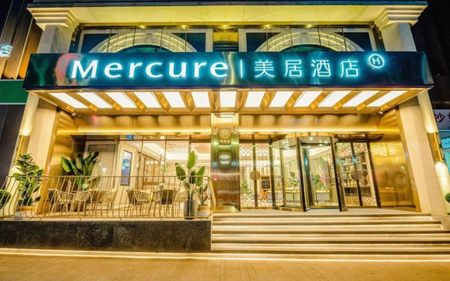 Mercure Chongqing Jiefangbei Hongya Cave