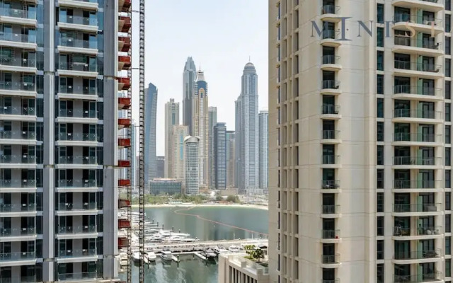 Contemporary 1BR w Dubai Marina Glimpse