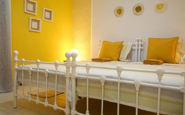 930m to Beach-2 Bedroom+Veranda-Perfect Located