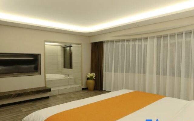 Huaxi Hongta Avenue High-speed Railway Station