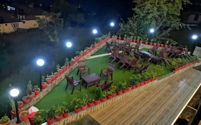 Dal Lake Resort