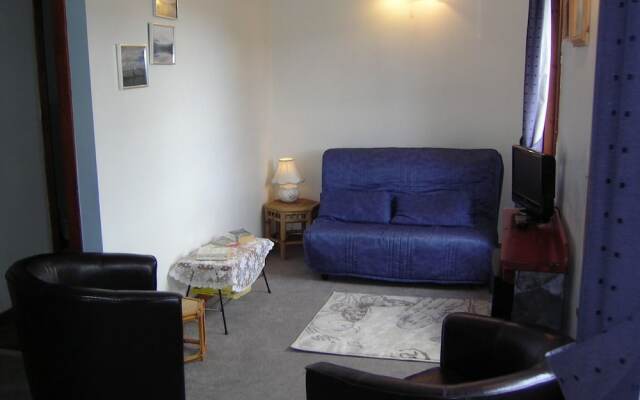 Snowgoose Apartments & Blacksmith Bunkhouse