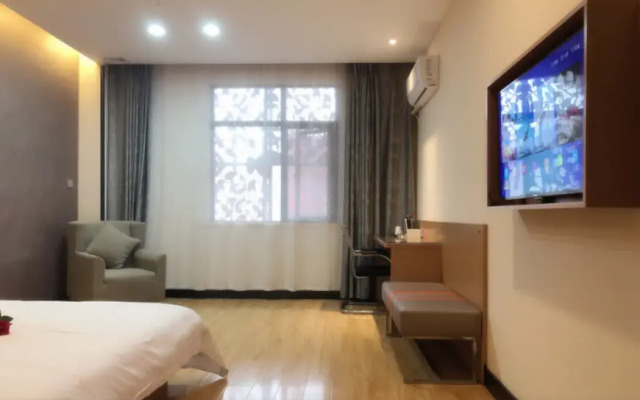 7 Days Premium Qianjiang Railway Station Longxiacheng