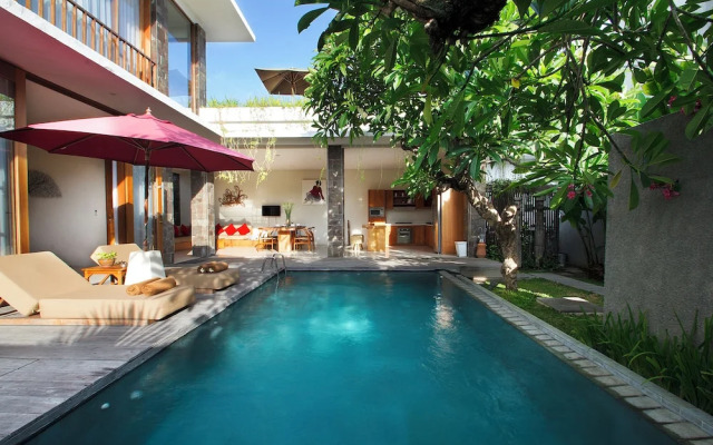 Stunning 2 Br Pool Villa With Rooftop In Seminyak